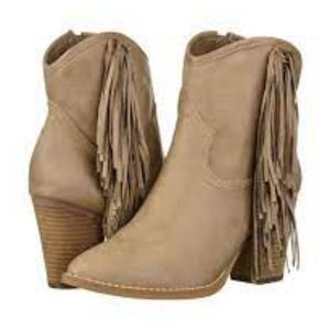 ZIGI SOHO Women's Hemma Chelsea Boot, Taupe